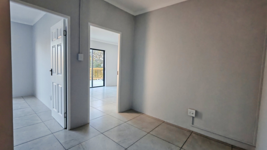 5 Bedroom Property for Sale in Fraaiuitsig Western Cape
